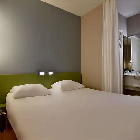 Ibis Budget Centre Port מלון *